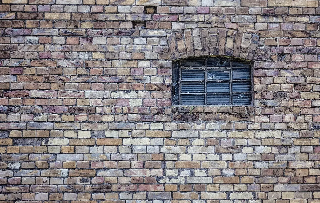 How to Identify Different Types of Brick Damage: Visual Guide