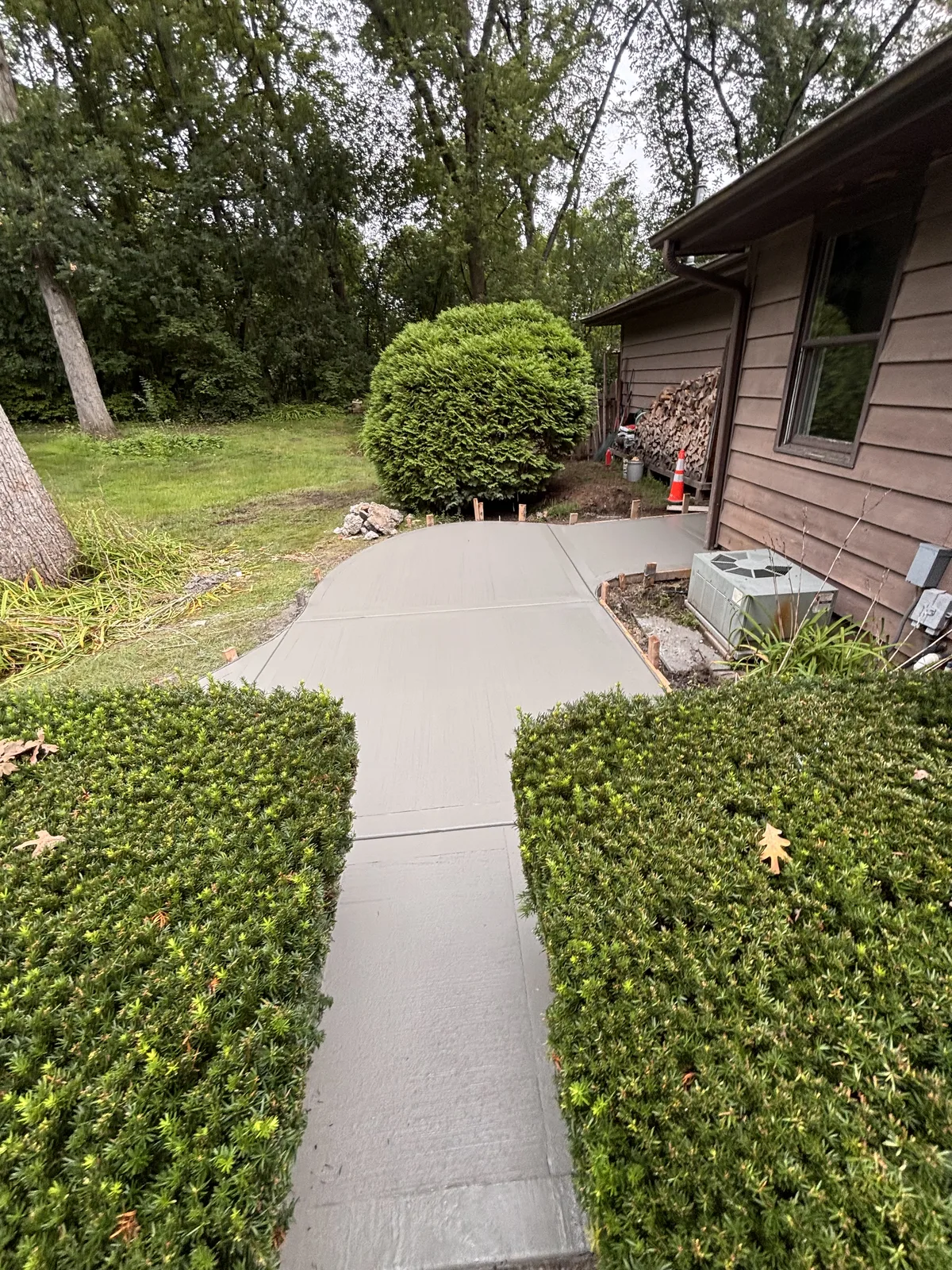 Brushed Concrete Sidewalk - Photo 2
