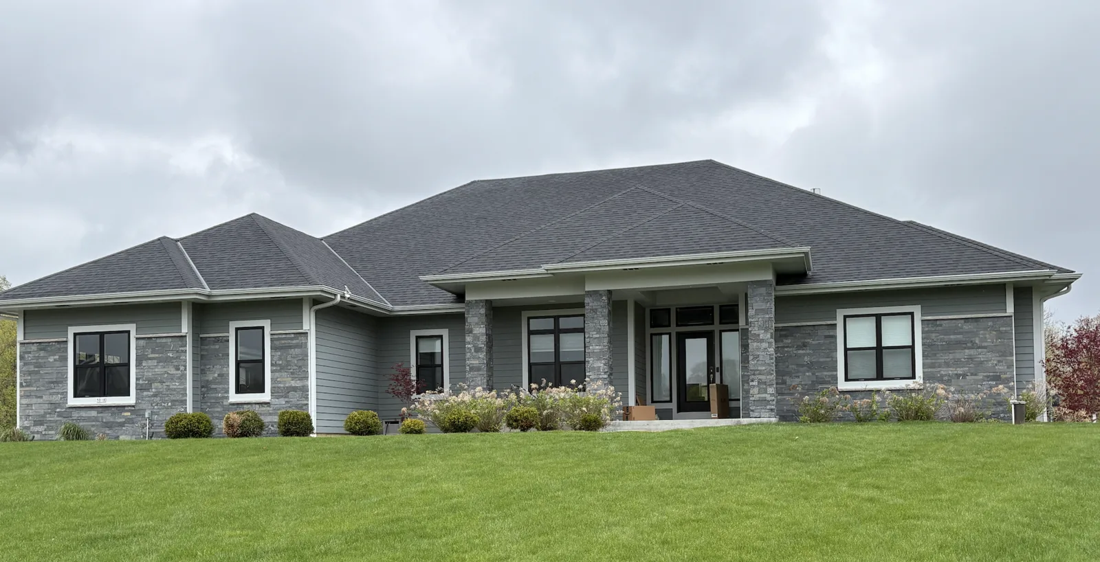 Brick vs Stone Veneer: Which Is Right for Your Illinois Home?