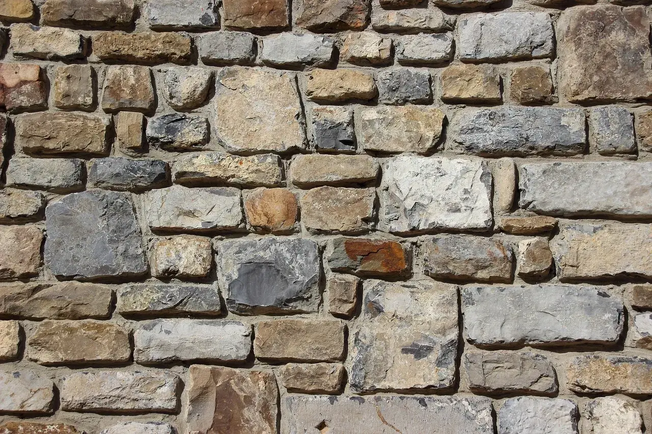 Engineered stone retaining wall on commercial property in Huntley IL